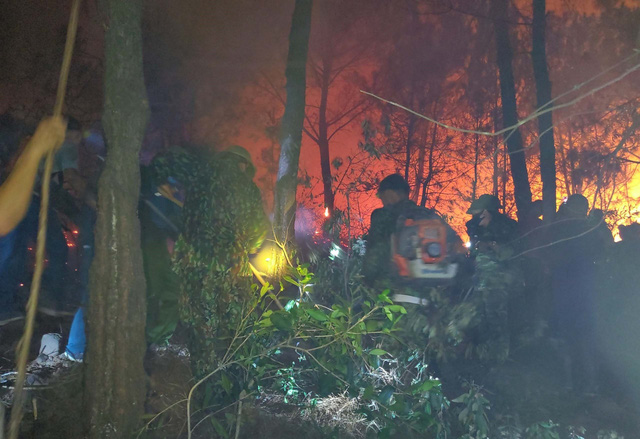 Cháy rừng ở Diễn Châu, Nghệ An: Gần 1.000 người nỗ lực chữa cháy